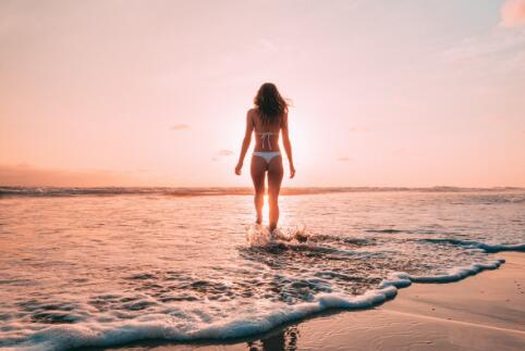 風(fēng)韻飽滿中年女人圖片