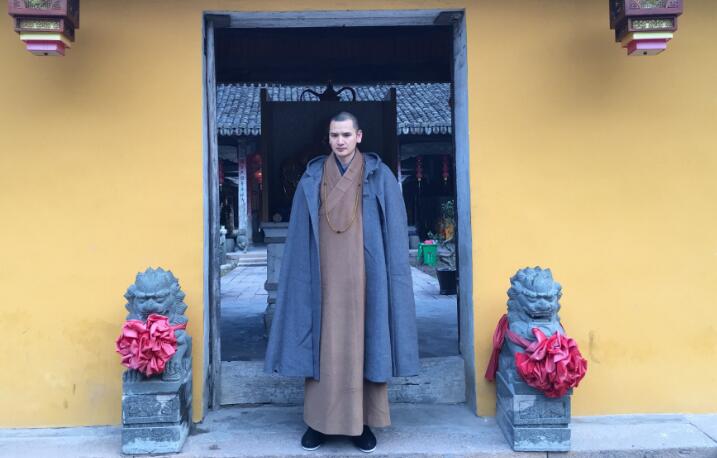 釋明心出家前的照片遭扒