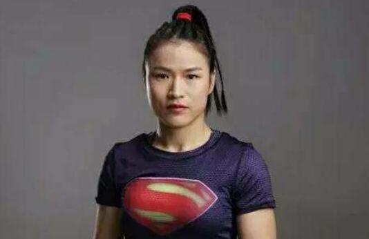 張偉麗險(xiǎn)勝喬安娜衛(wèi)冕金腰帶