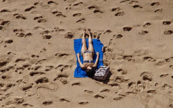 澳大利亞禁止兩人以上聚會(huì)