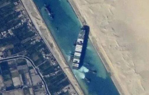 航拍蘇伊士運(yùn)河堵船震撼畫面