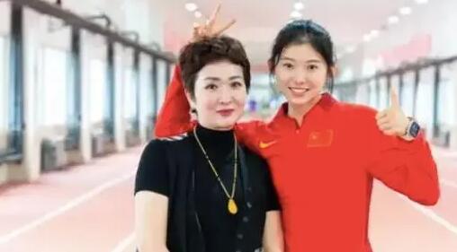 吳艷妮回應(yīng)直播爭(zhēng)議