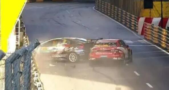 郭富城參加賽車(chē)發(fā)生意外