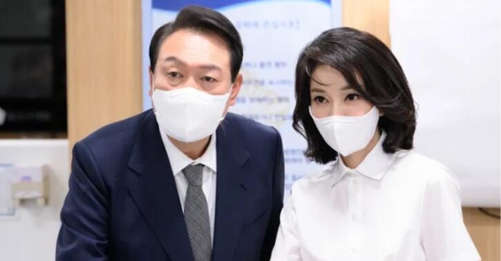 韓第一夫人金建?，F(xiàn)身