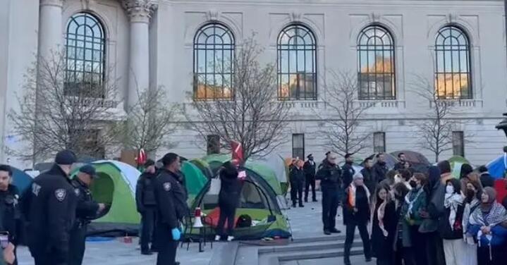 美國警方身著防暴裝備沖進(jìn)耶魯大學(xué)