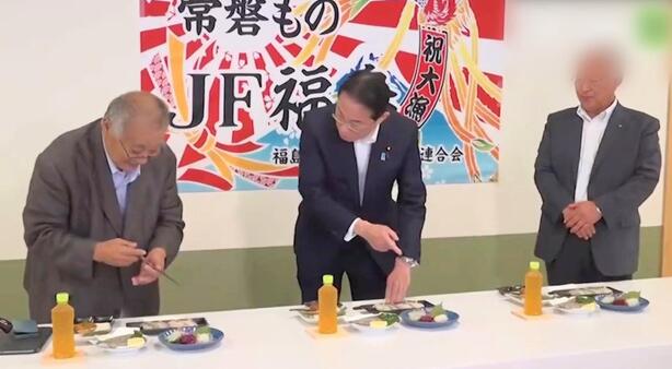 日本首相又吃福島魚